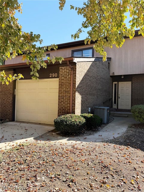 Photo of 290 Stone Arch Drive, Akron, OH 44307 (MLS # 5255076)