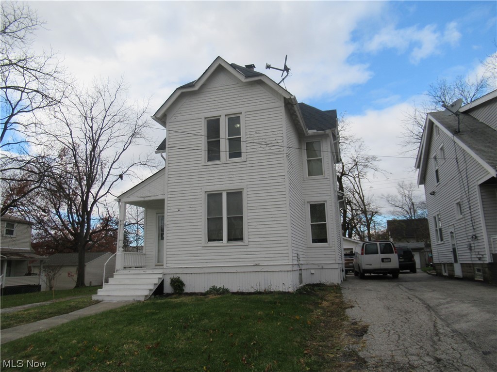 Just Rehabbed This 2-bedroom apartment is the perfect place to live, work, and play in the heart of the city. Contact us now to schedule a viewing and secure your new home. We can't wait to welcome you to our community!