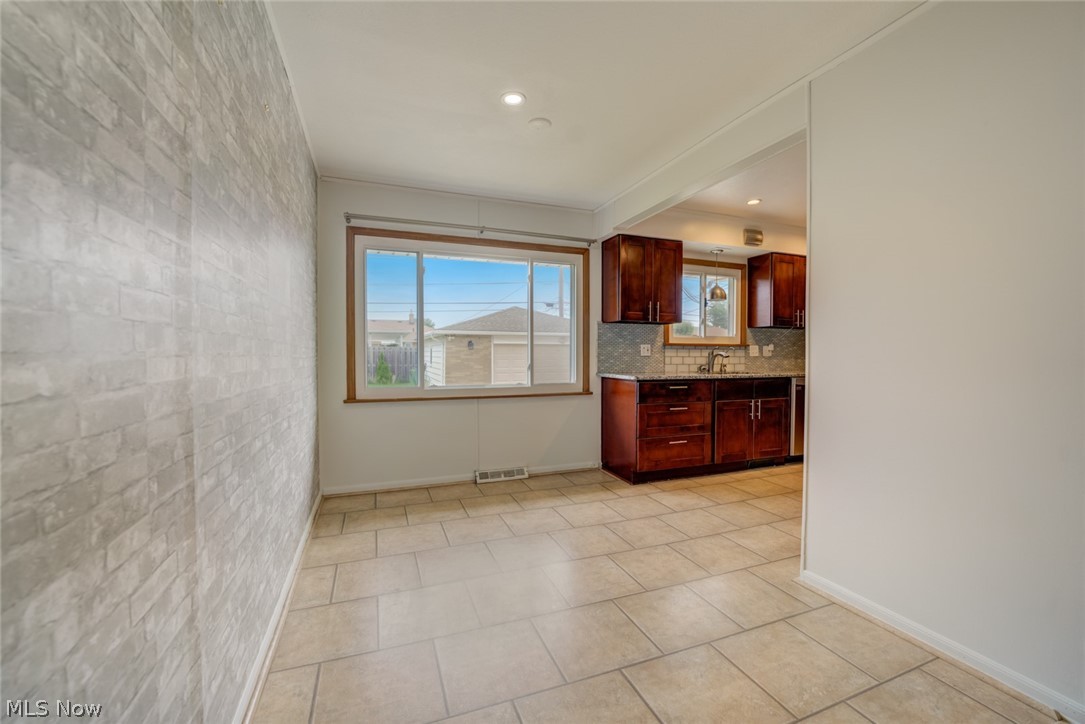 Brooklyn Airport - Residential