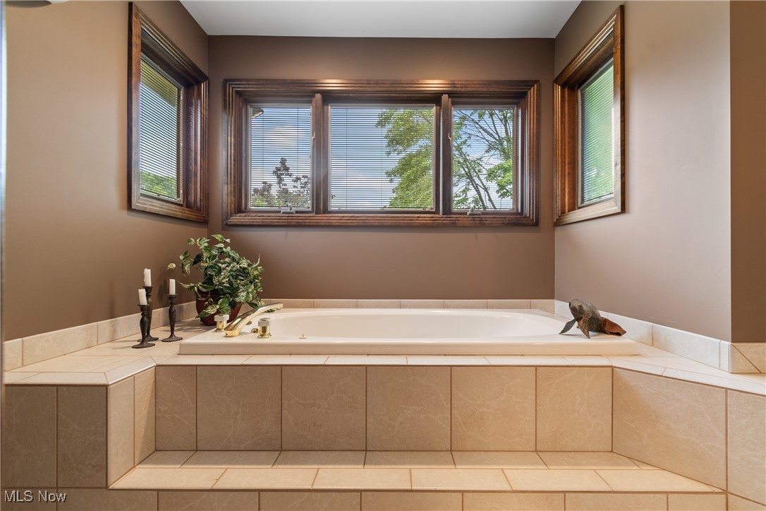 6849 Chillingsworth Circle, Canton, Ohio image 31