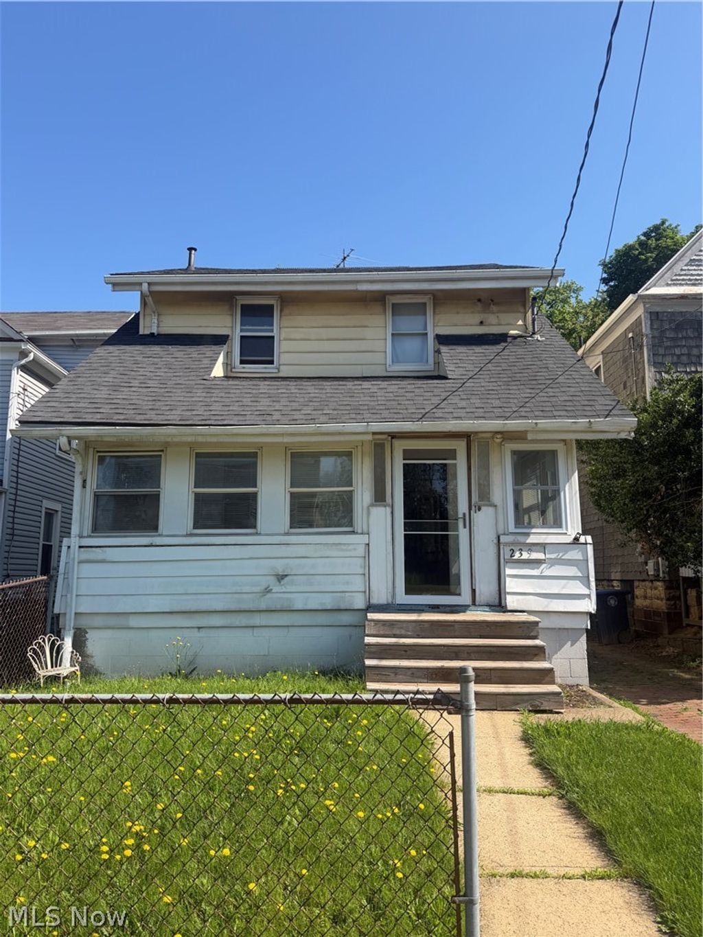 Photo of 239 Ira Avenue, Akron, OH 44301 (MLS # 5214323)