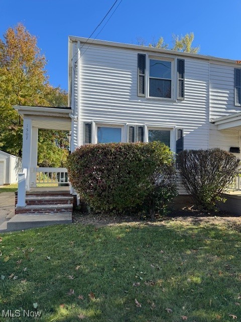 Great Location! 2 Bdrm 1 Bath Colonial style side by side property. Deck. Basement w/laundry hook-ups. Close to freeway & Amazon. Violation Free. Only Left side 1507 Babbit is for sale.