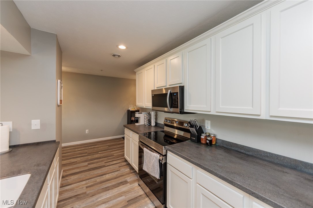 Residence On The Green - Residential