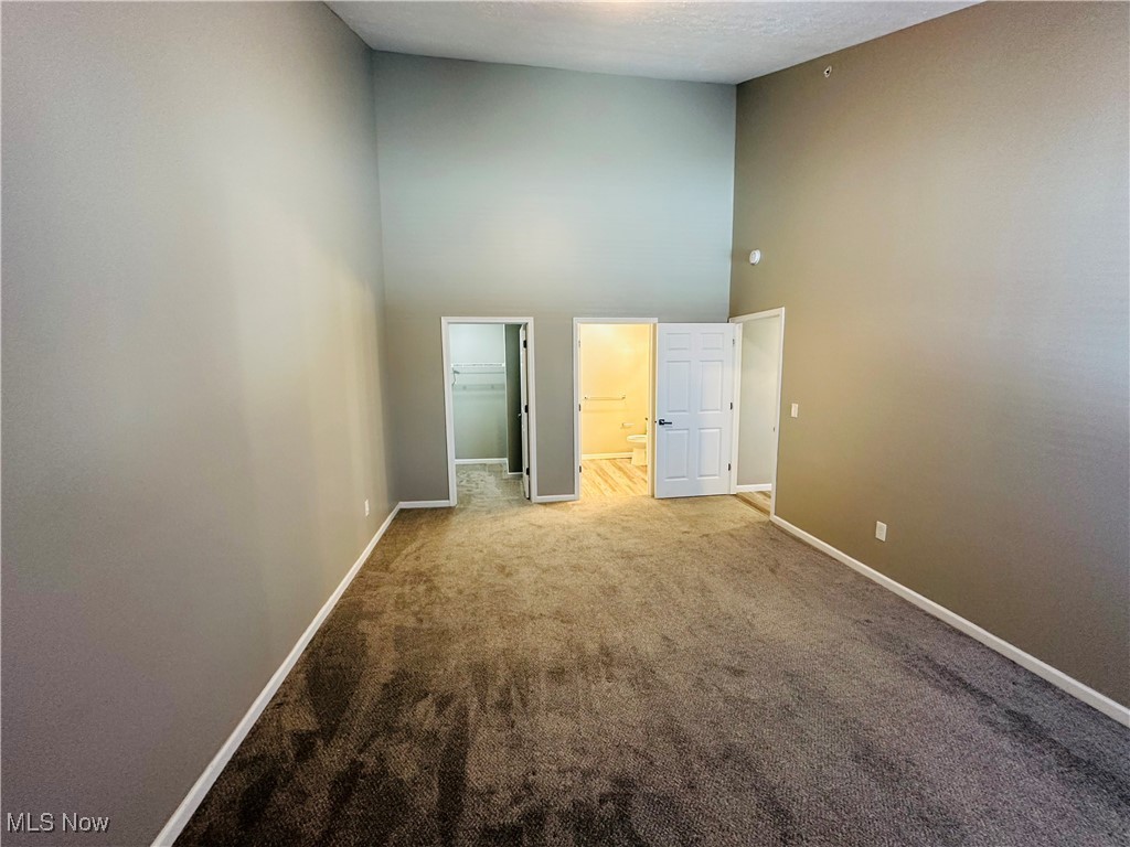 Residence On The Green - Residential