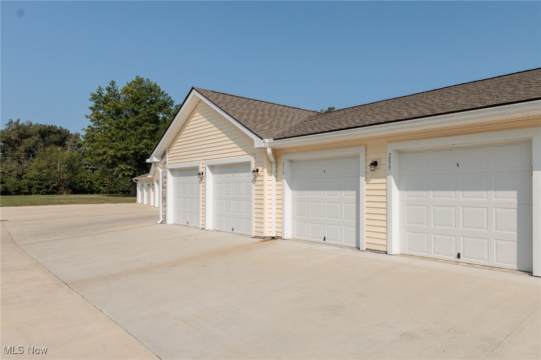 Residence On The Green - Residential