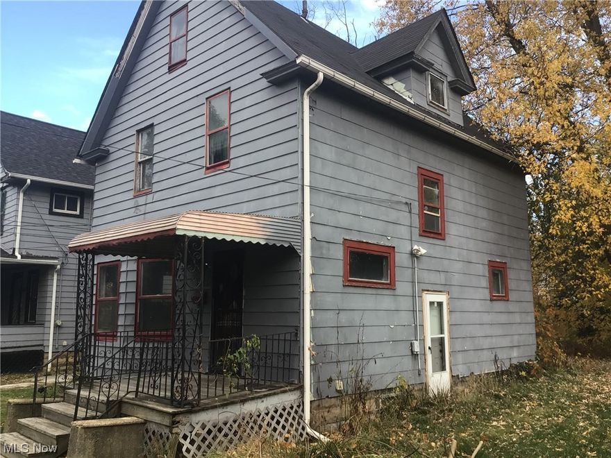 What an amazing turn key property in the historic Waterloo Arts District. This property is within walking distance to the Waterloo Arts District (this area is on the rise). This property has just been cleaned out and cleaned up for you. The carpet has just been cleaned my professionals and it looks great. It has great features downstairs with huge windows and open space. The living room goes right into the dining room with a nice light fixture. As you turn to the kitchen it has a nook and has everything you need. Upstairs you will find 3 huge bedrooms with the bathroom in the middle of the hallway. The basement and 3rd floor are both open for whatever your needs may be. Let this become your new home today!