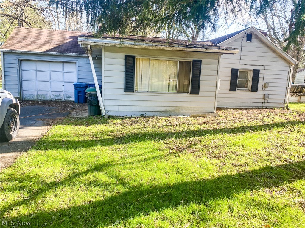 Great Investment Opportunity! Potential tear down or fixer upper located in Springfield Twp.