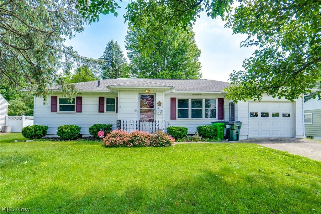 Photo of 344 Morgan Street, Barberton, OH 44203 (MLS # 5216961)