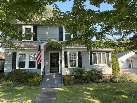 Homes For Sale - 925 4th Street<br/> New Philadelphia, OH 44663