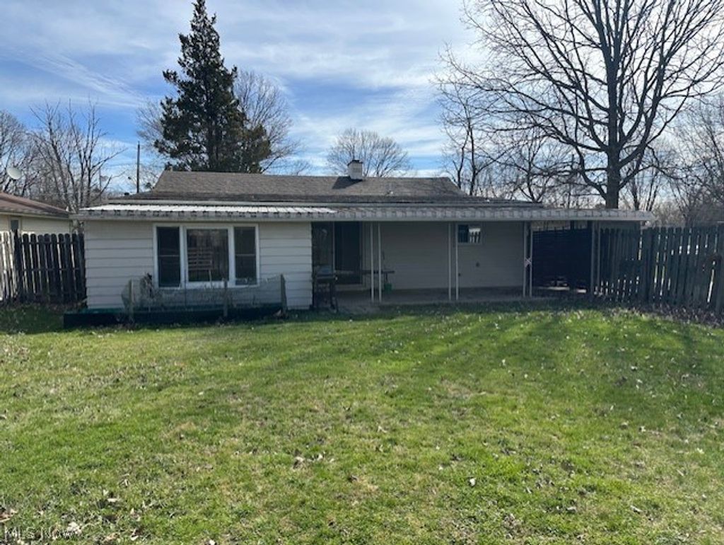 Photo of 220 Carnegie Avenue, Austintown, OH 44515 (MLS # 5198047)