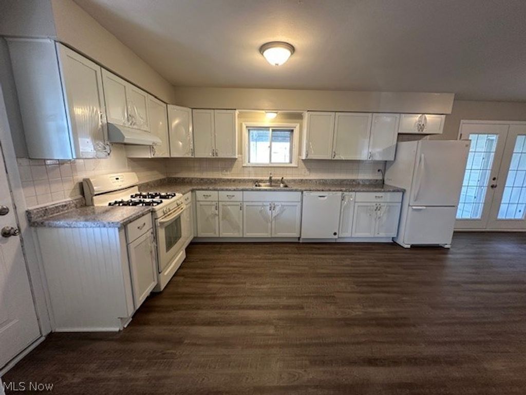 Photo of 220 Carnegie Avenue, Austintown, OH 44515 (MLS # 5198047)