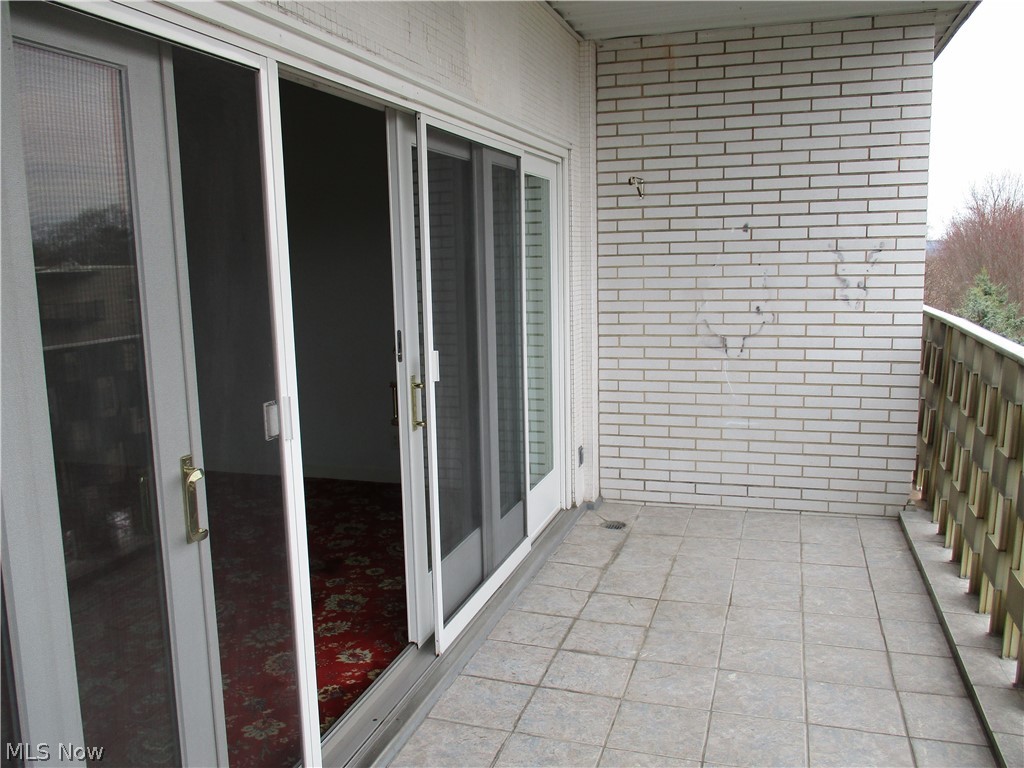 Carlton House Condo - Residential