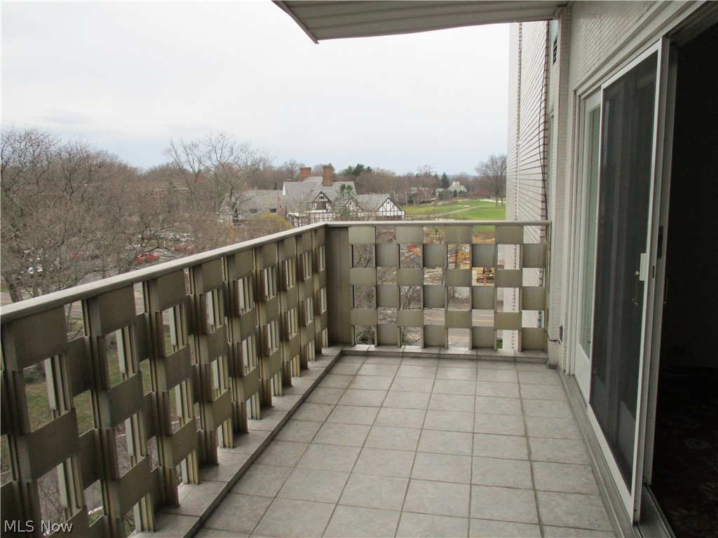 Carlton House Condo - Residential