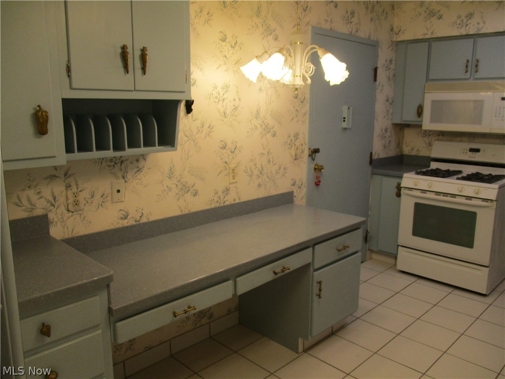 Carlton House Condo - Residential