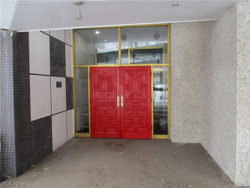 Carlton House Condo - Residential