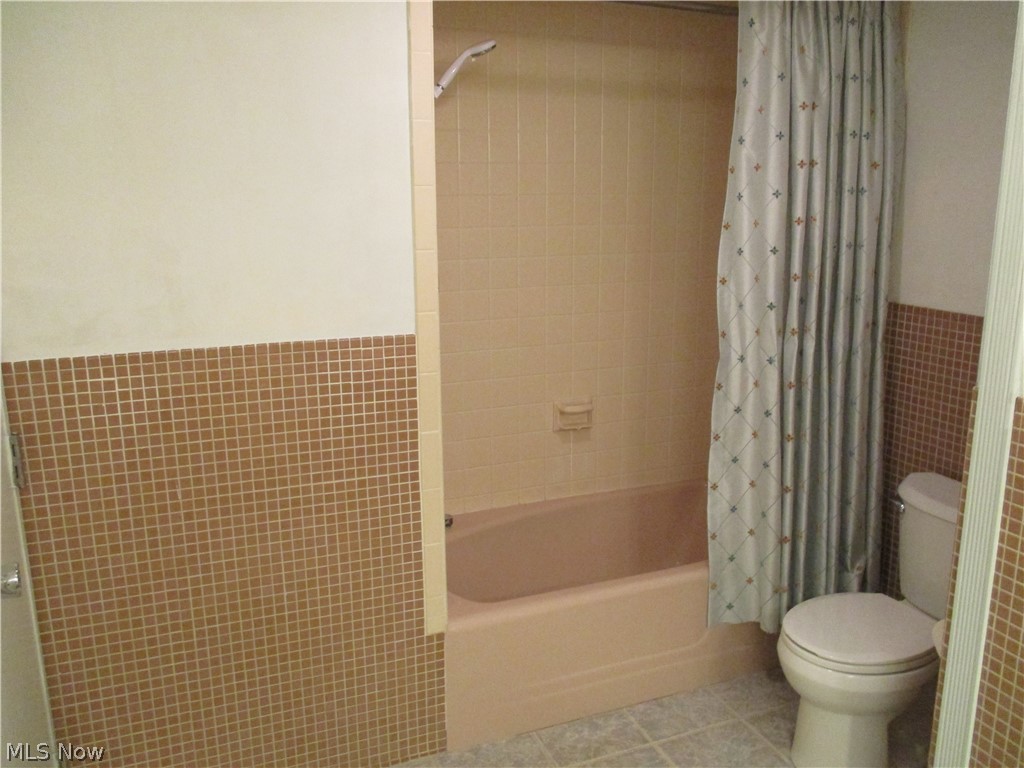 Carlton House Condo - Residential
