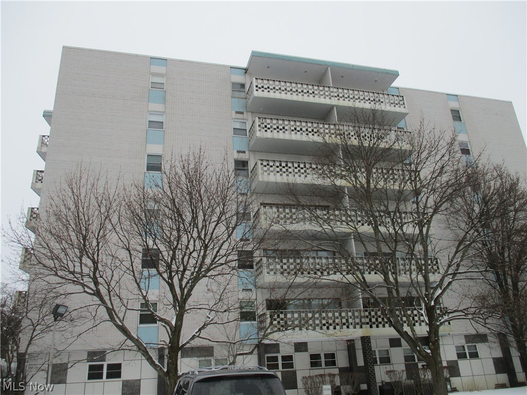 Carlton House Condo - Residential