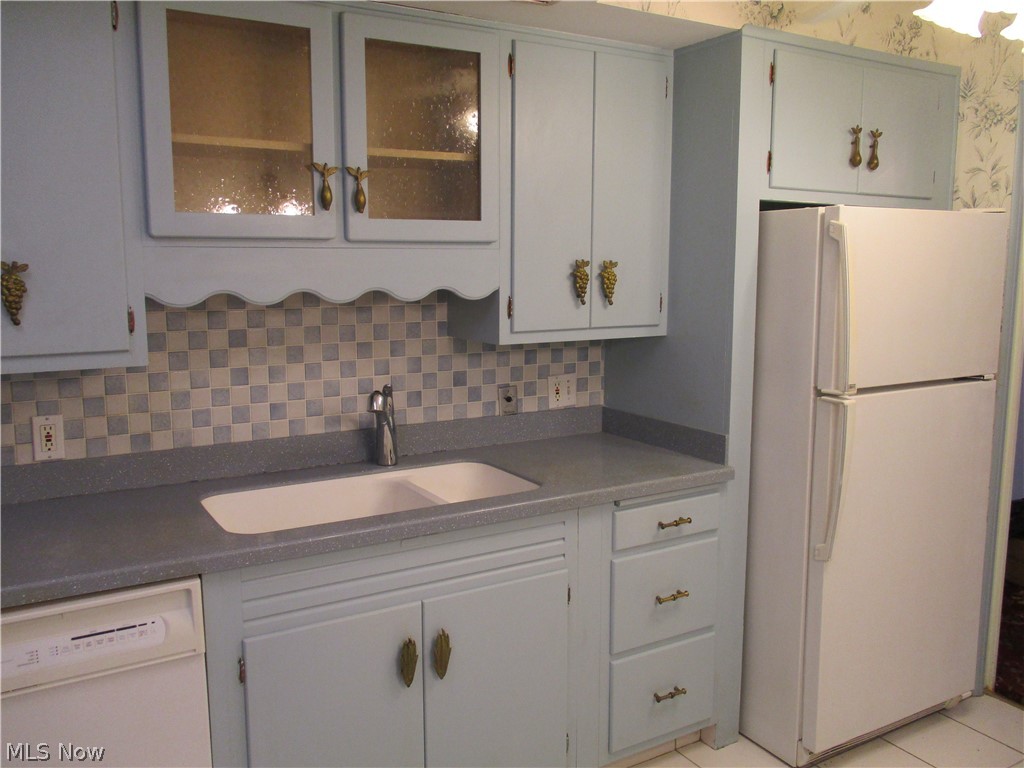 Carlton House Condo - Residential