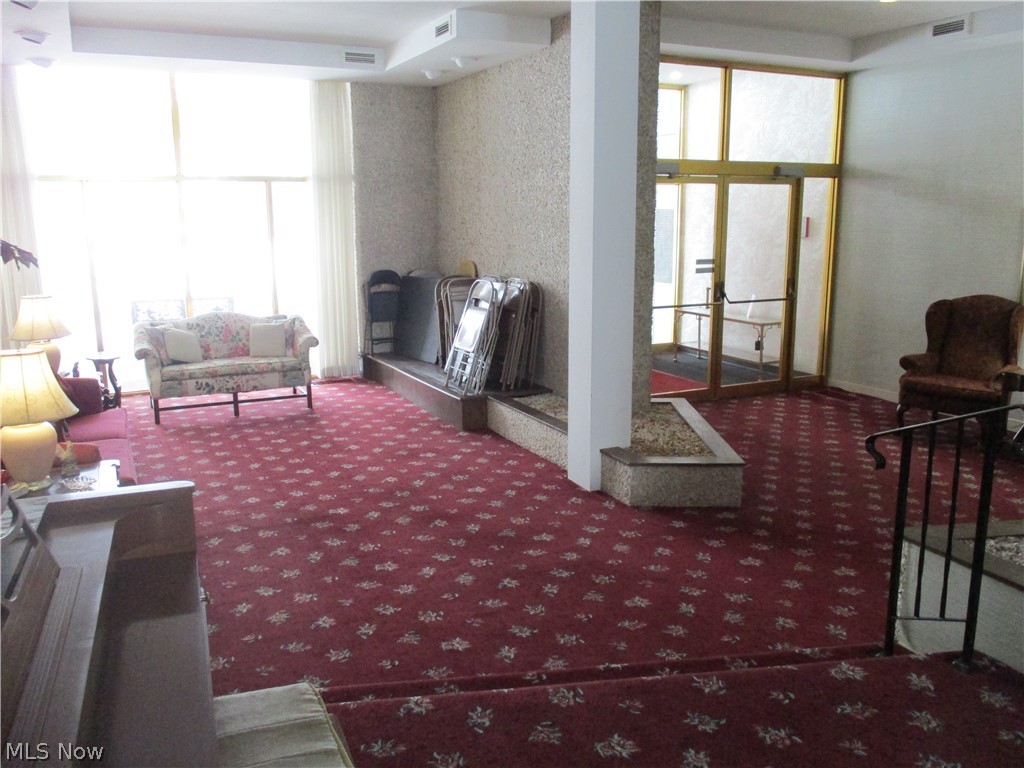 Carlton House Condo - Residential
