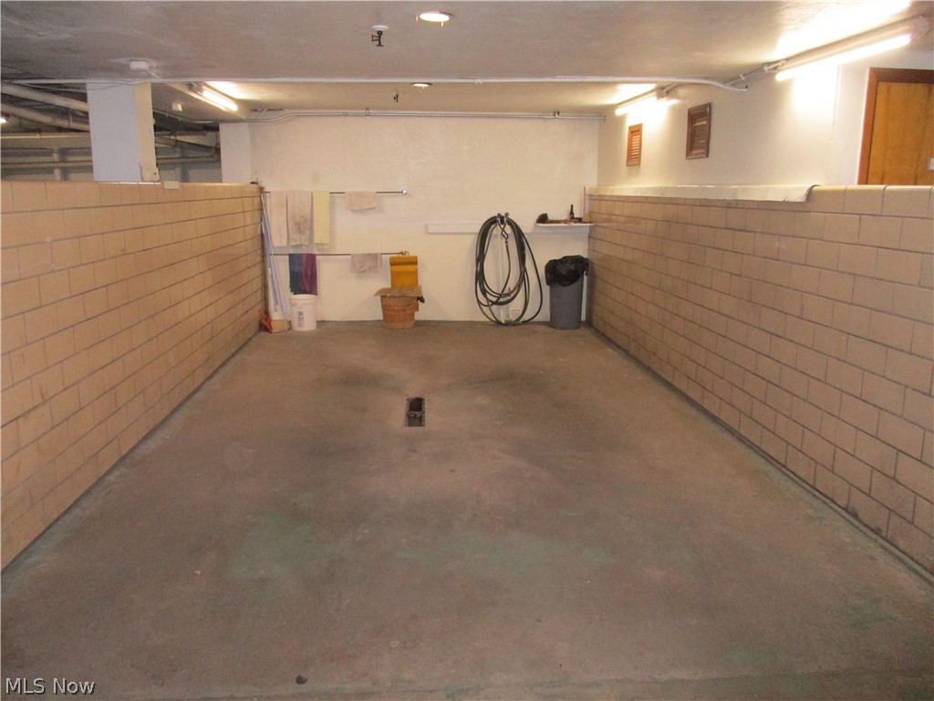 Carlton House Condo - Residential