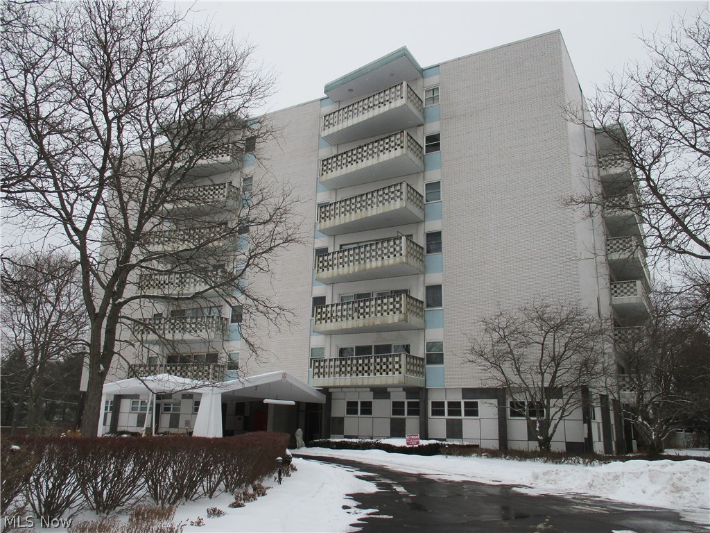 Enjoy the convenience and amenities of the Carlton House.,Across from Portage Country Club.. a 55 and over community offering a Secure building, underground parking with a car wash bay area, above ground guest parking, storage units and semi- private laundry room. This beautiful one bedroom condo has a very large great room with private balcony, fully applianced kitchen with extra butler's pantry and lots of cabinets and a spacious bedroom with ample closets.. Unit is on the 6th floor, condo faces south...2 elevators and 2 sets of stairs