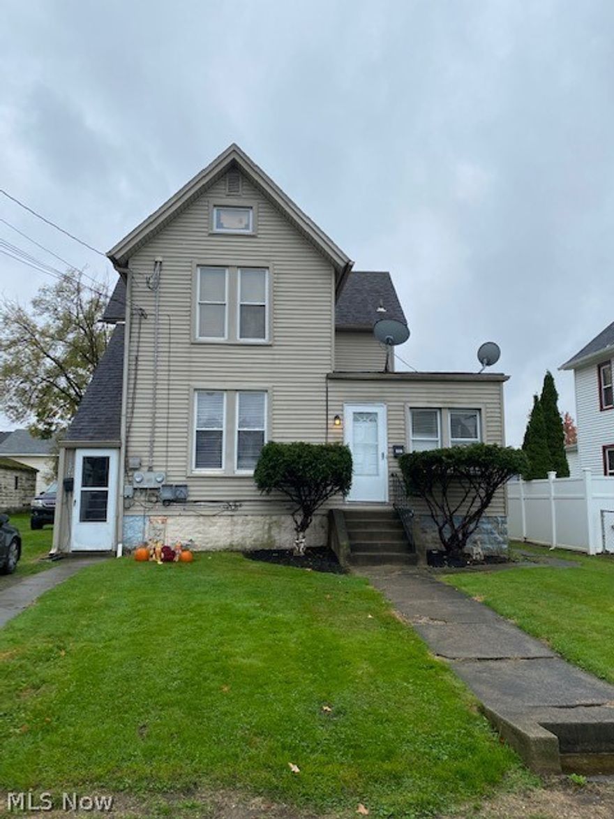 Located in Girard is this 2 Bed/1 Bath first floor duplex.  Kitchen is provided with a stove and refrigerator which the tenant is to maintain.  Tenant has access to basement and there is a shared driveway for parking.  Monthly rent is $425.00 plus the tenant pays all utilities.  Full security deposit of $425.00 plus first months rent is due before an approved tenant can move in.  No smoking, no pets and no Section 8.