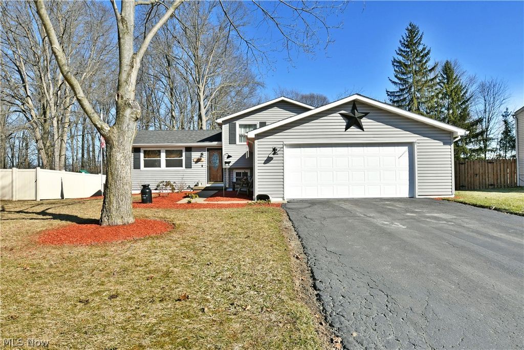 Photo of 1317 Cedarwood Drive, Mineral Ridge, OH 44440 (MLS # 5191108)