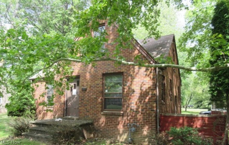 Brick sided cape cod situated on nearly 1/2 acre of picturesque North Royalton land!  Traditional style with a nice flowing floor plan.  Full basement, large detached garage, and endless possibilities.  Not many opportunities to own something this nice under 100k.  Some work needed, but tremendous value at this price.