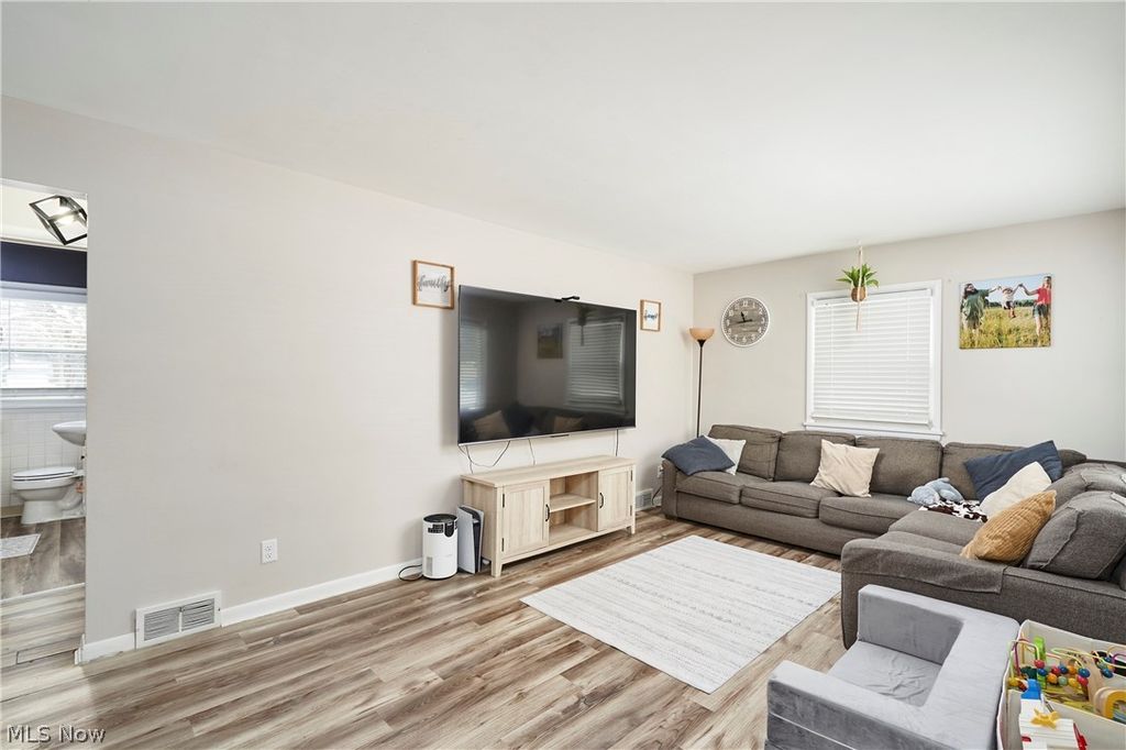 Photo of 601 Cora Avenue, Akron, OH 44312 (MLS # 5189267)