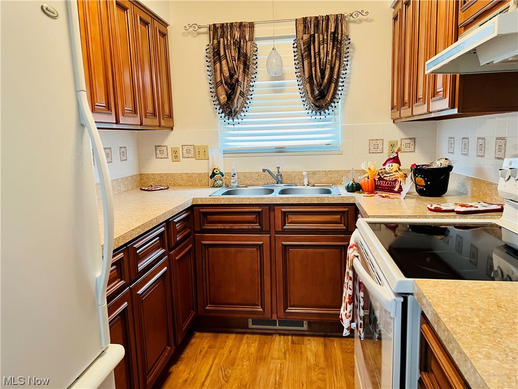 Country Club Apt Hms North Con - Residential