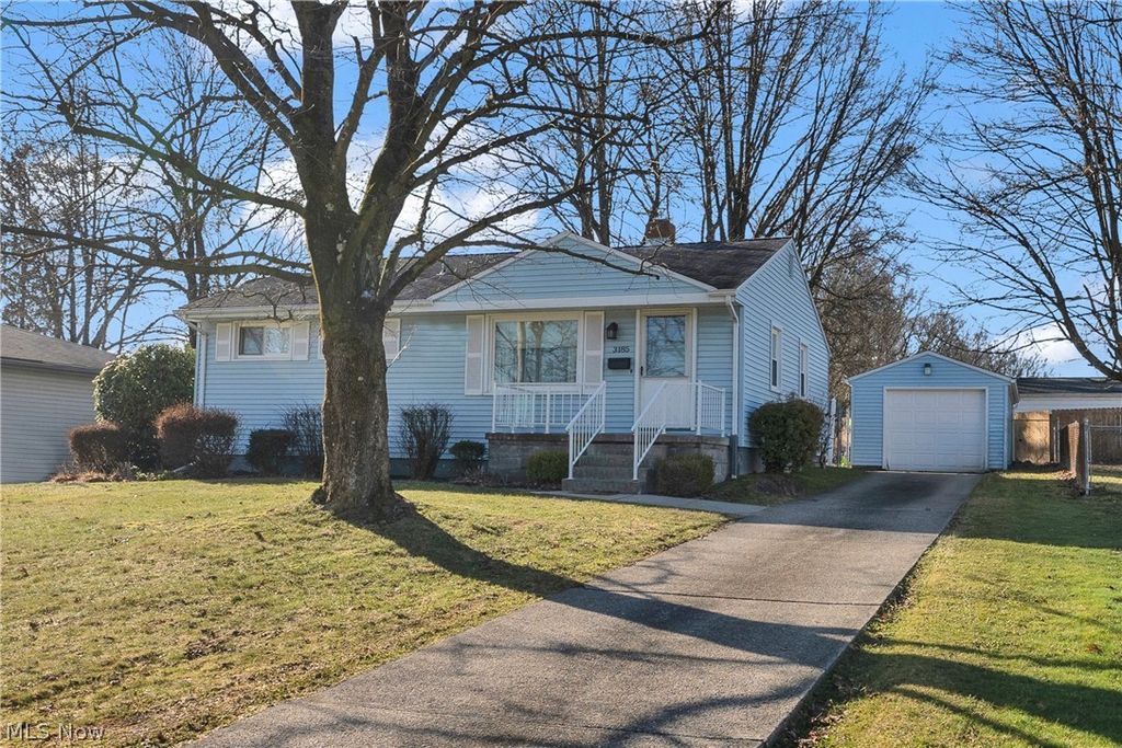 Photo of 3185 Sunnybrooke Drive, Youngstown, OH 44511 (MLS # 5191845)