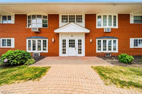 Condo For Sale - 2 Meadowlawn Drive #5<br/> Mentor, OH 44060