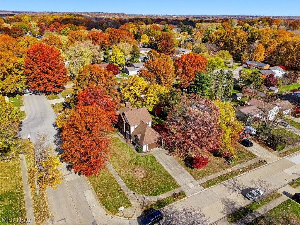 Photo of 951 S Azalea Boulevard, Barberton, OH 44203 (MLS # 5205820)