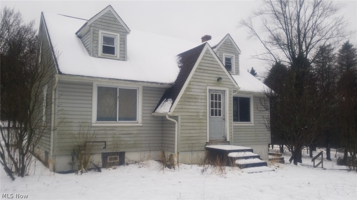 Growing family looking for room to roam? This three bedroom home with a little over an acre located in Green School District! Located near schools and highway.