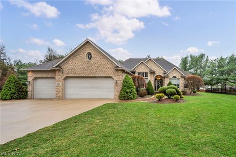 Homes For Sale - 3302 Ashton Drive<br/> Uniontown, OH 44685