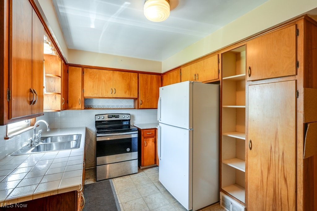 Cuyahoga Falls, Ohio 44223, United States, 4 Bedrooms Bedrooms, ,3 BathroomsBathrooms,Residential,Active,116822