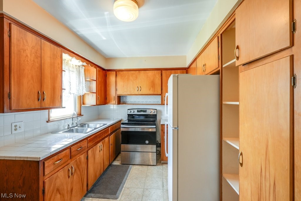 Cuyahoga Falls, Ohio 44223, United States, 4 Bedrooms Bedrooms, ,3 BathroomsBathrooms,Residential,Active,116822