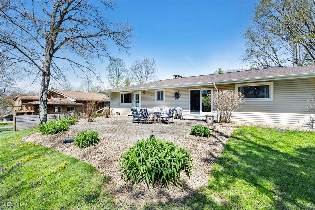 7438 Briar Hill Drive, Willoughby, Ohio image 2