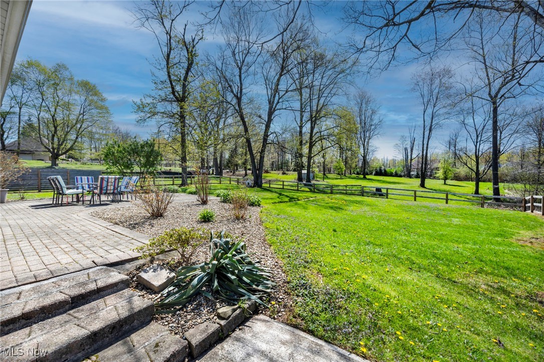 7438 Briar Hill Drive, Willoughby, Ohio image 19