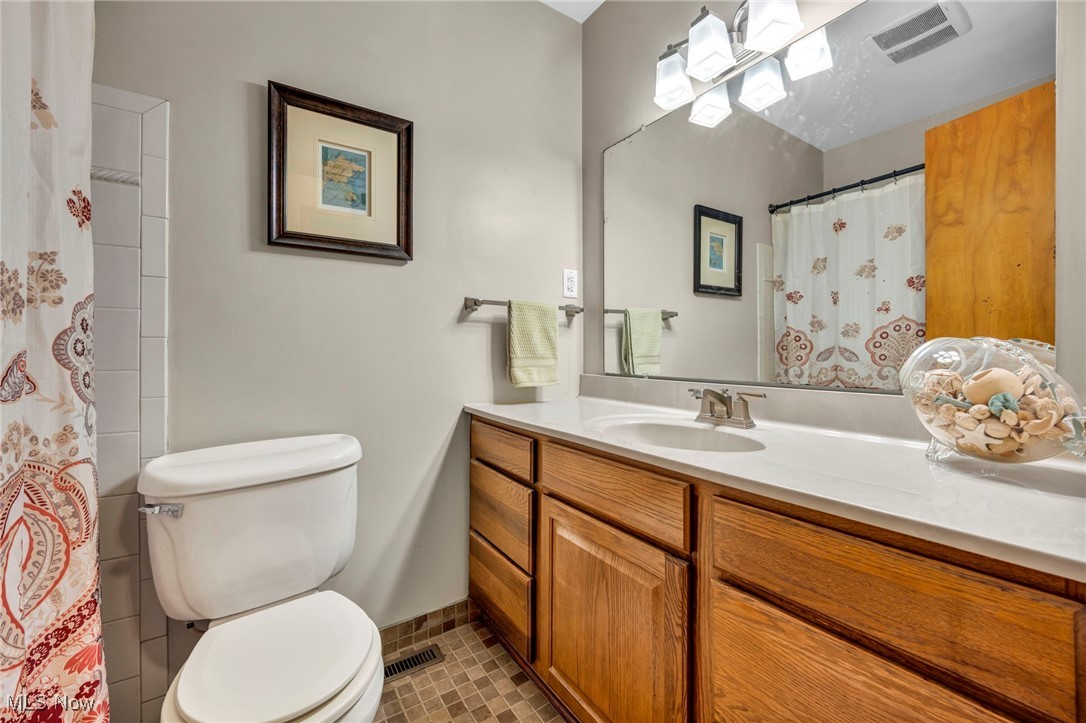 7438 Briar Hill Drive, Willoughby, Ohio image 32
