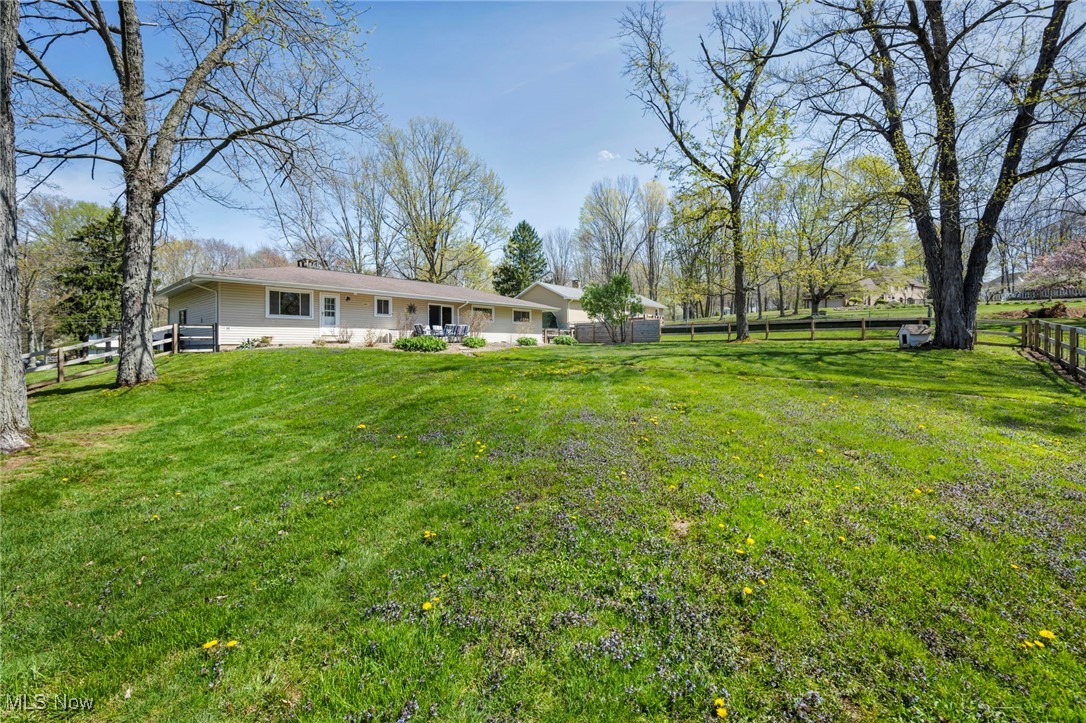 7438 Briar Hill Drive, Willoughby, Ohio image 8