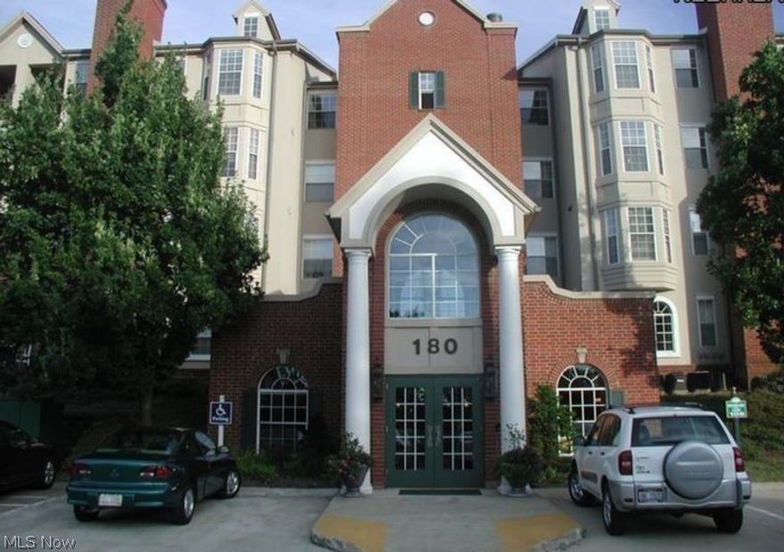 Easy one floor living, close to all amenities, all appliances, in suite laundry. 4th floor unit, gated community, clubhouse, pools, workout facilities, tennis courts, close to freeways.