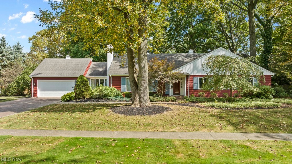 2520 Belleflower Drive, Alliance, Ohio image 1