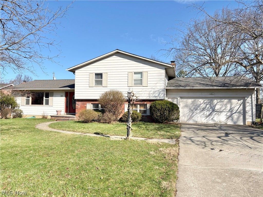 Photo of 145 Crestview Drive, Elyria, OH 44035 (MLS # 5179397)
