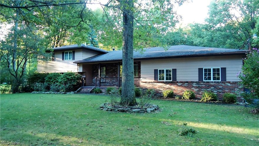 Spacious 3 bedroom, 2 bath, 4 level split on 1.785 acres in Lordstown.  Family room with fireplace, formal living room and dining room.  Sun room overlooks  beautiful secluded wooded lot.  Public water and sewer.  Close to GM Lordstown and Ohio Turnpike.