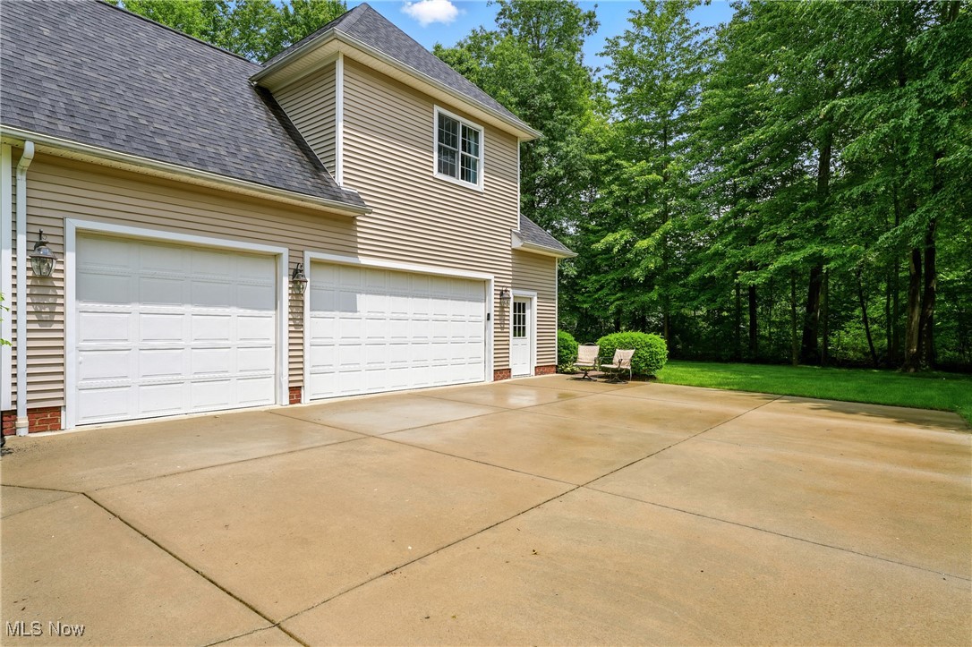 6869 Boardwalk Drive, Poland, Ohio image 3