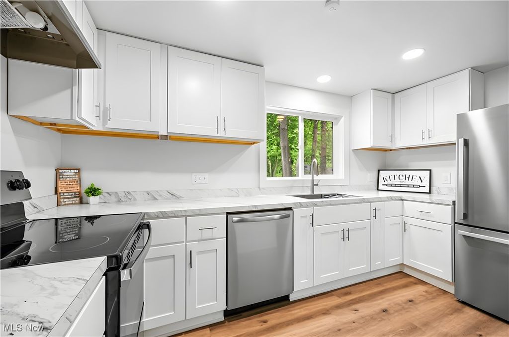 Photo of 427 Kathleen Street, Akron, OH 44303 (MLS # 5176493)