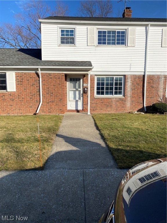 Quaint condo waiting for your finishing touches!
Owner will have garage cleaned out upon acceptance of offer.