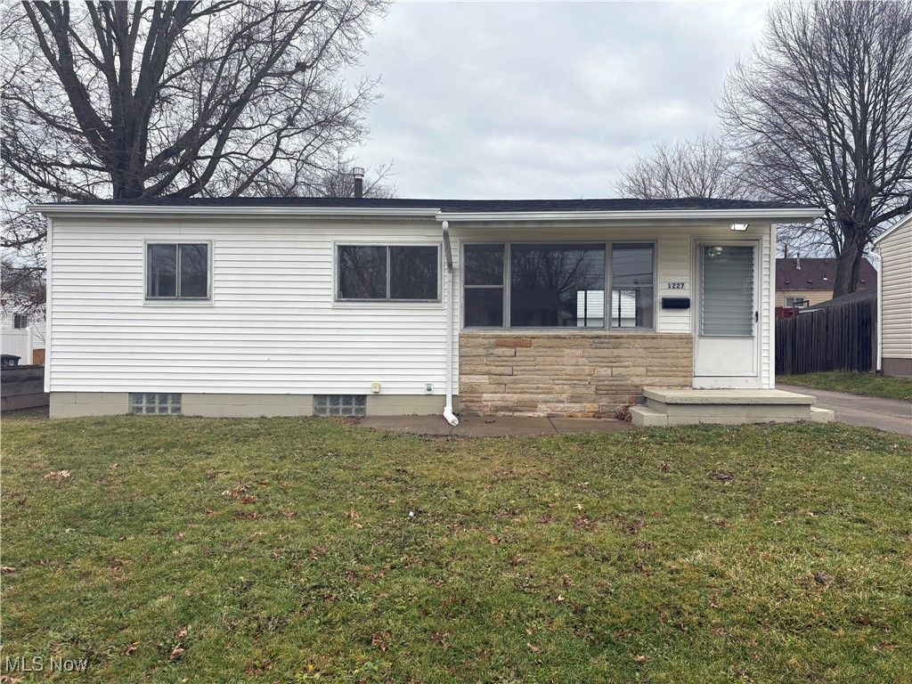 Photo of 1227 Flanders Avenue, Akron, OH 44314 (MLS # 5180604)
