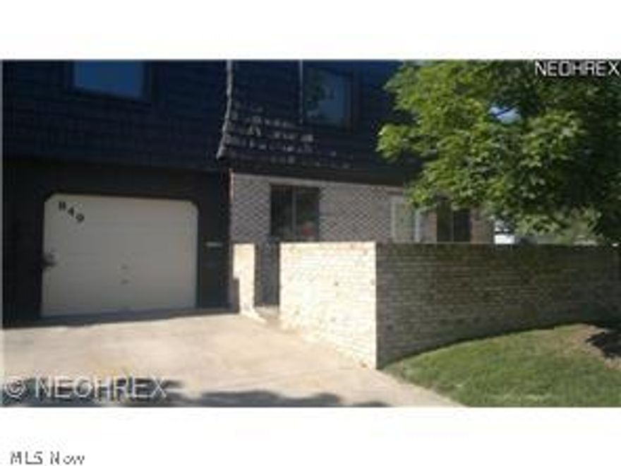 Completely remodeled 3 BR 2.5 BA townhouse in desirable area & award winning school district.  Practically everything new! Complete turn key with all Appliances.  MUST SEE!! A pleasure to show!!!